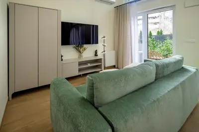 Telewizja i/lub zestaw kina domowego w obiekcie RentPlanet - Apartamenty przy Ogrodzie Botanicznym