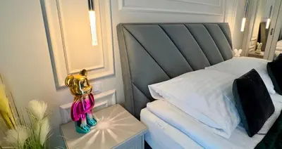 Łóżko lub łóżka w pokoju w obiekcie Elegance Prestige Apartment free garage Netflix