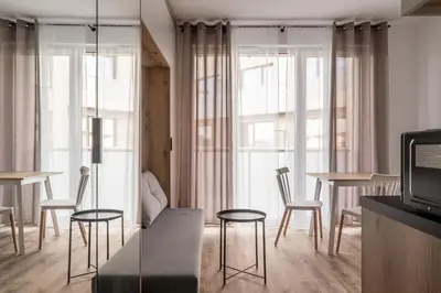 Telewizja i/lub zestaw kina domowego w obiekcie RentPlanet - Studio Zwycięska