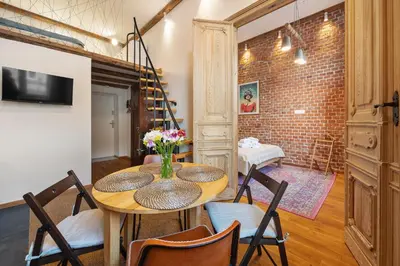 Telewizja i/lub zestaw kina domowego w obiekcie Oak Doors Apartament w Rynku - ProperUNIT
