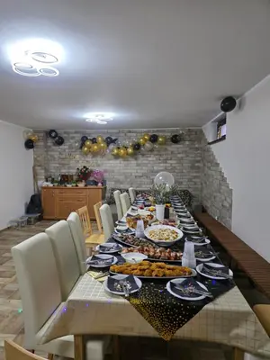 Jedzenie w domu w stylu alpejskim lub w pobliżu