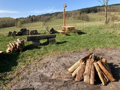 Przyroda w pobliżu tego domu w stylu alpejskim