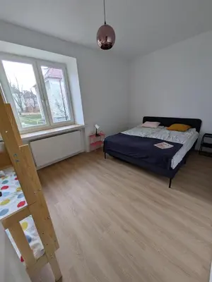 Łóżko lub łóżka w pokoju w obiekcie Apartament po Stronie gór - stoki narciarskie, kąpielisko, trasy rowerowe