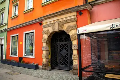 Budynek, w którym mieści się apartament
