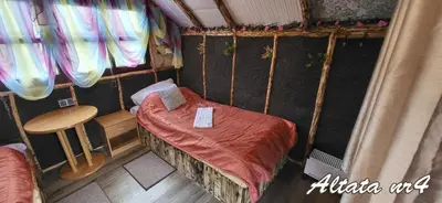 Łóżko lub łóżka w pokoju w obiekcie Altana letnia nr4 - Herbergerówka Agroturystyka na wsi