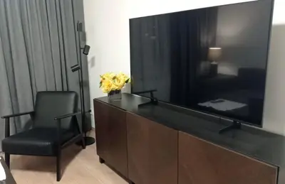 Telewizja i/lub zestaw kina domowego w obiekcie Apartament 2 pokoje , kuchnia, całe wyposażenie, Centrum, koło Sklepu, Free WiFi