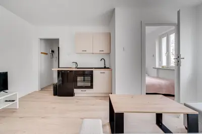 Kuchnia lub aneks kuchenny w obiekcie Pl Orląt Lwowskich 7 by Homeprime
