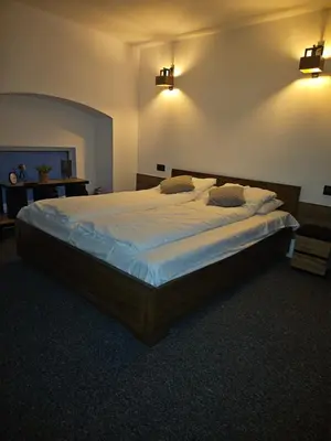 Łóżko lub łóżka w pokoju w obiekcie Sewi 2- Kastalia