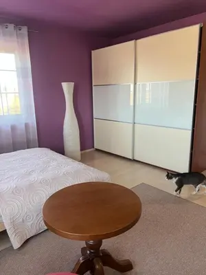 Łóżko lub łóżka w pokoju w obiekcie Noclegi Opole-Chmielowice Apartament A