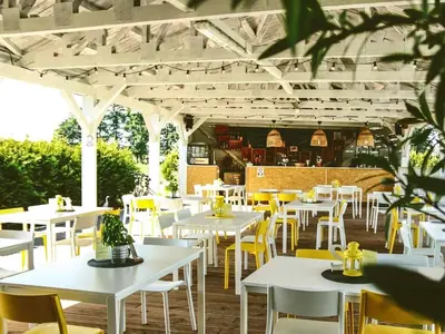 Restauracja lub miejsce do jedzenia w obiekcie Hotel Magiczny Zakątek