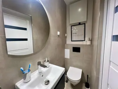 Łazienka w obiekcie Apartament Czerwone Wino 100m od Szczawno-Zdrój