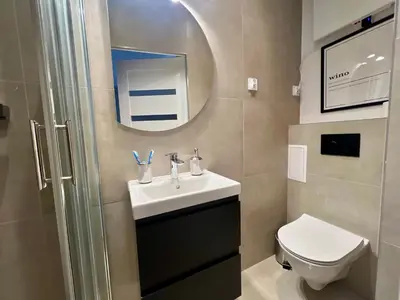 Łazienka w obiekcie Apartament Czerwone Wino 100m od Szczawno-Zdrój