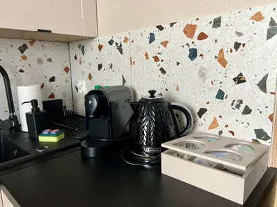Kuchnia lub aneks kuchenny w obiekcie Apartament Czerwone Wino 100m od Szczawno-Zdrój