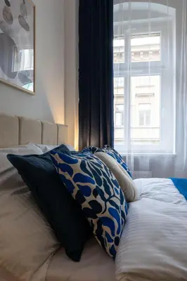 Łóżko lub łóżka w pokoju w obiekcie Neon 45 Apartment - ProperUNIT