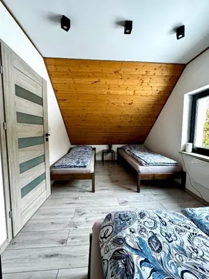 Łóżko lub łóżka w pokoju w obiekcie Domek wypoczynkowy z sauną i jacuzzi 