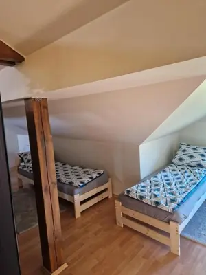 Łóżko lub łóżka w pokoju w obiekcie Noclegi Opole-Chmielowice Apartament C