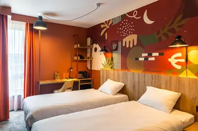 Łóżko lub łóżka w pokoju w obiekcie DeSilva Inn Opole