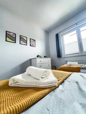 Łóżko lub łóżka w pokoju w obiekcie Skandi