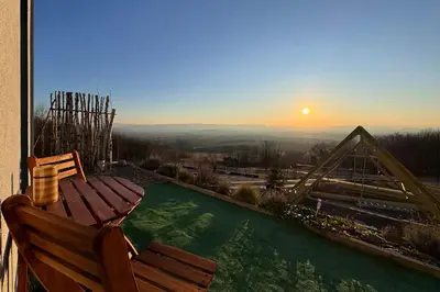Wschód lub zachód słońca widziany z tego domu wakacyjnego