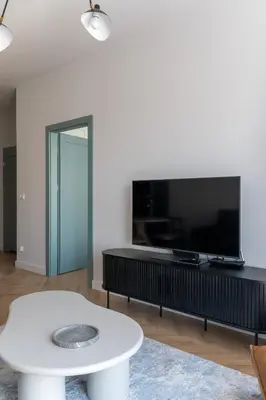 Telewizja i/lub zestaw kina domowego w obiekcie Cozy 2-Room Apartment, Near Market Square, Balcony