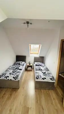 Łóżko lub łóżka w pokoju w obiekcie Apartament - DOMEK CAŁOROCZNY JESIONOWSCY sauna