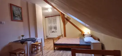 Łóżko lub łóżka w pokoju w obiekcie Modrzewie