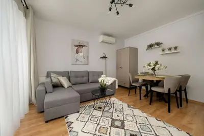 Część wypoczynkowa w obiekcie Stylowy Apartament z Klimatyzacją i Parkingiem Wrocław by Noclegi Renters