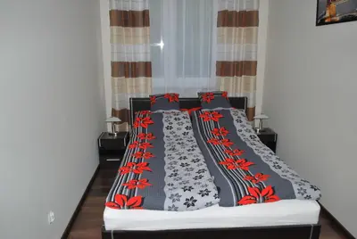 Łóżko lub łóżka w pokoju w obiekcie Apartament Zwyciezcow
