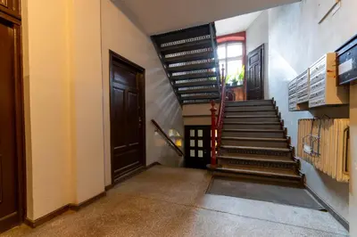 Plan piętra w obiekcie Standard Studio with Mezzanine by BookingHost