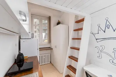Plan piętra w obiekcie Standard Studio with Mezzanine by BookingHost