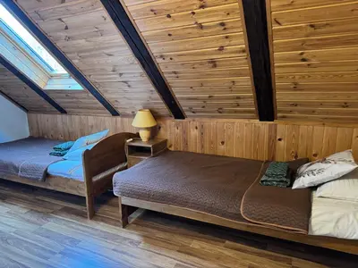 Łóżko lub łóżka w pokoju w obiekcie Pensjonat Leśniczówka Zieleniec