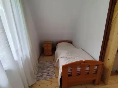 Łóżko lub łóżka w pokoju w obiekcie Sulistrowiczki Kwiatowa 3