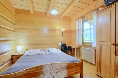 Łóżko lub łóżka w pokoju w obiekcie Dom Rajka