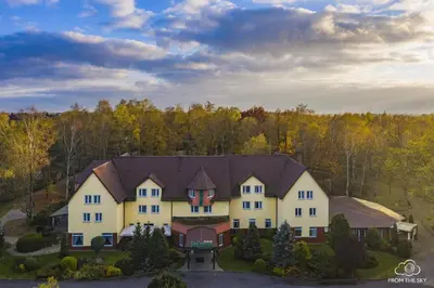 Budynek, w którym mieści się hotel