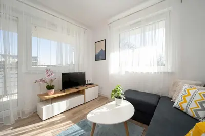 Telewizja i/lub zestaw kina domowego w obiekcie Wyjątkowy Apartament z Parkingiem by Noclegi Renters