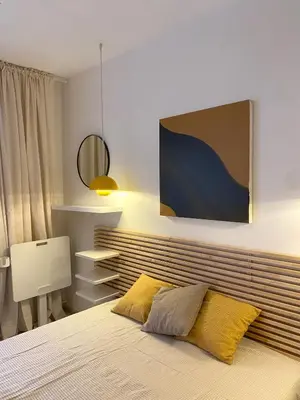 Łóżko lub łóżka w pokoju w obiekcie przytulne mieszkanie w centrum
