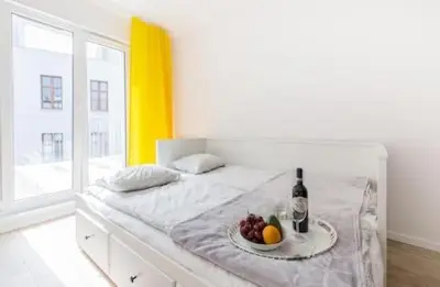 Łóżko lub łóżka w pokoju w obiekcie Yellow Apartment