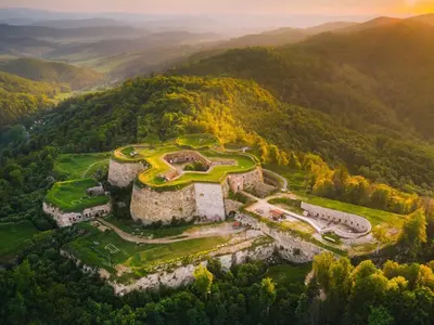 Przyroda w pobliżu tego domu w stylu alpejskim
