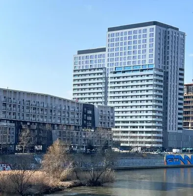 Widok na rzekę nieopodal tego apartamentu