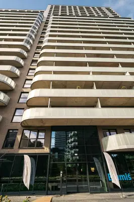 Budynek, w którym mieści się apartament