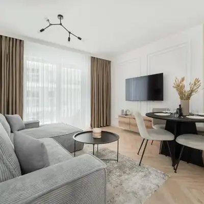 Stylowy Apartament z Balkonem i Wanną by Noclegi Renters