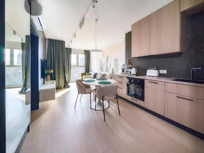 Kuchnia lub aneks kuchenny w obiekcie Botanical Garden Prestige Apartment by BookingHost