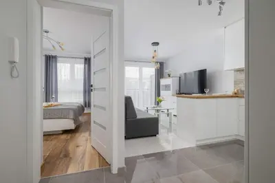 Telewizja i/lub zestaw kina domowego w obiekcie Nowoczesny Apartament w Gliwicach z Umeblowanym Balkonem by Noclegi Renters
