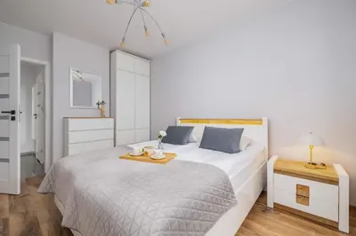Łóżko lub łóżka w pokoju w obiekcie Nowoczesny Apartament w Gliwicach z Umeblowanym Balkonem by Noclegi Renters
