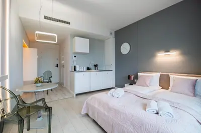 Łóżko lub łóżka w pokoju w obiekcie About Art Apartments - Ovo