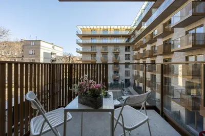 Balkon lub taras w obiekcie Stylish Apartments with Balcony & Parking in the Old Town of Wrocław by Noclegi Renters