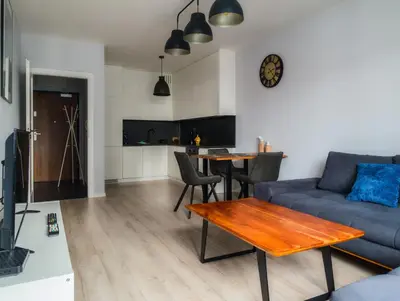 Telewizja i/lub zestaw kina domowego w obiekcie Wrocław Urban Chic Apartment by BookingHost