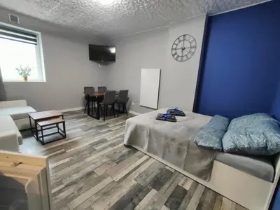 Telewizja i/lub zestaw kina domowego w obiekcie 721 Slate Apartament Jedlina-Zdrój