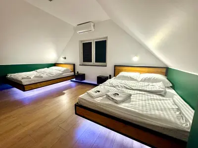 Łóżko lub łóżka w pokoju w obiekcie Agroturystyka Domki za Lipą