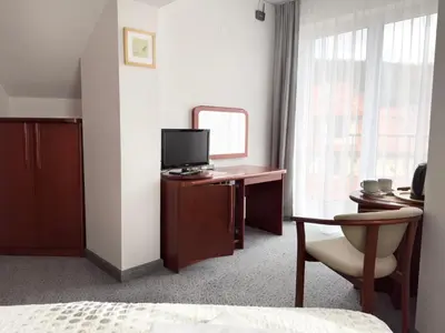 Łóżko lub łóżka w pokoju w obiekcie Pensjonat Przy Deptaku w centrum Polanicy Zdrój